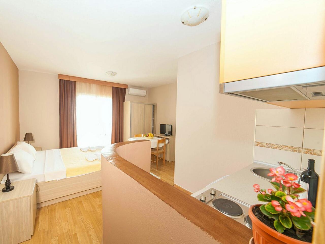 Hana Accommodation Sveti Stefan Eksteriør bilde